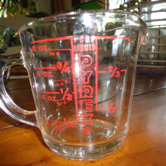 NEW Gold Heart Shaped Measuring Spoons/ Vtg. Glass PYREXRed Print Measuring Cup - Picture 9 of 16